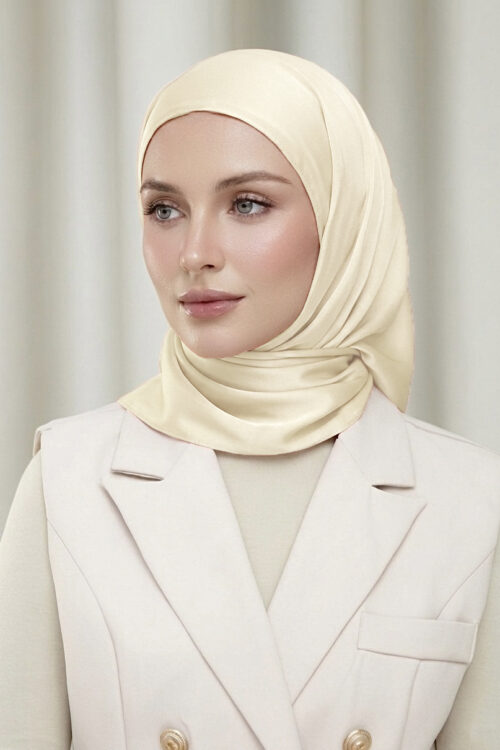 Layha Hijab Satin Silk - Cream Vanilla